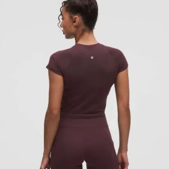 Swiftly Tech Cropped Short Sleeve Top in Garnet color Size 12 - Picture 2 of 3